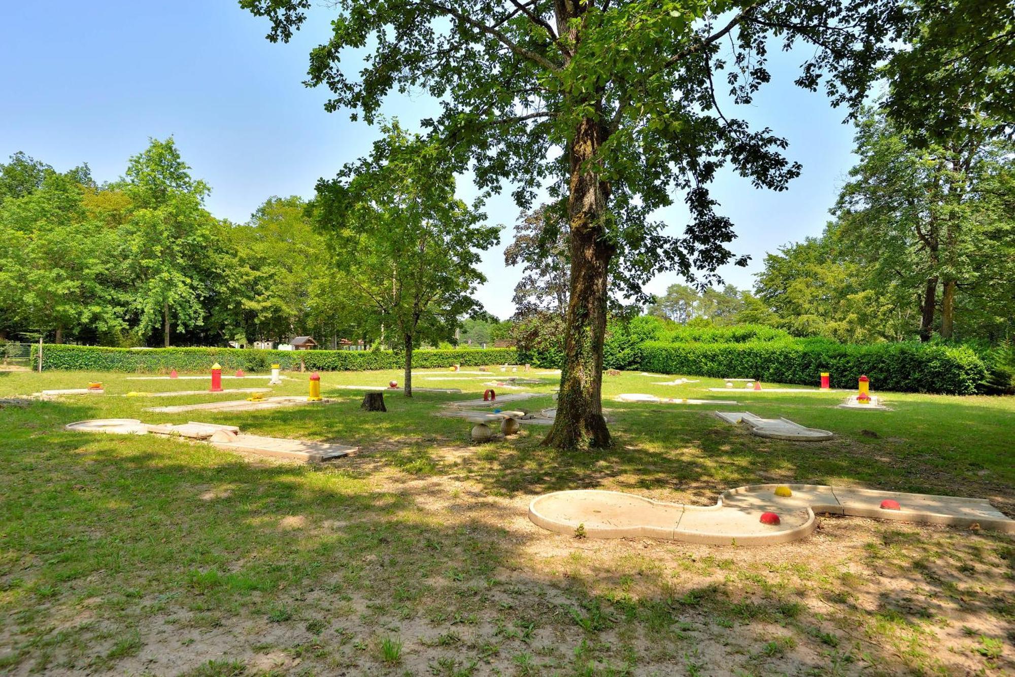 Camping Etang De La Vallee Combreux Eksteriør bilde