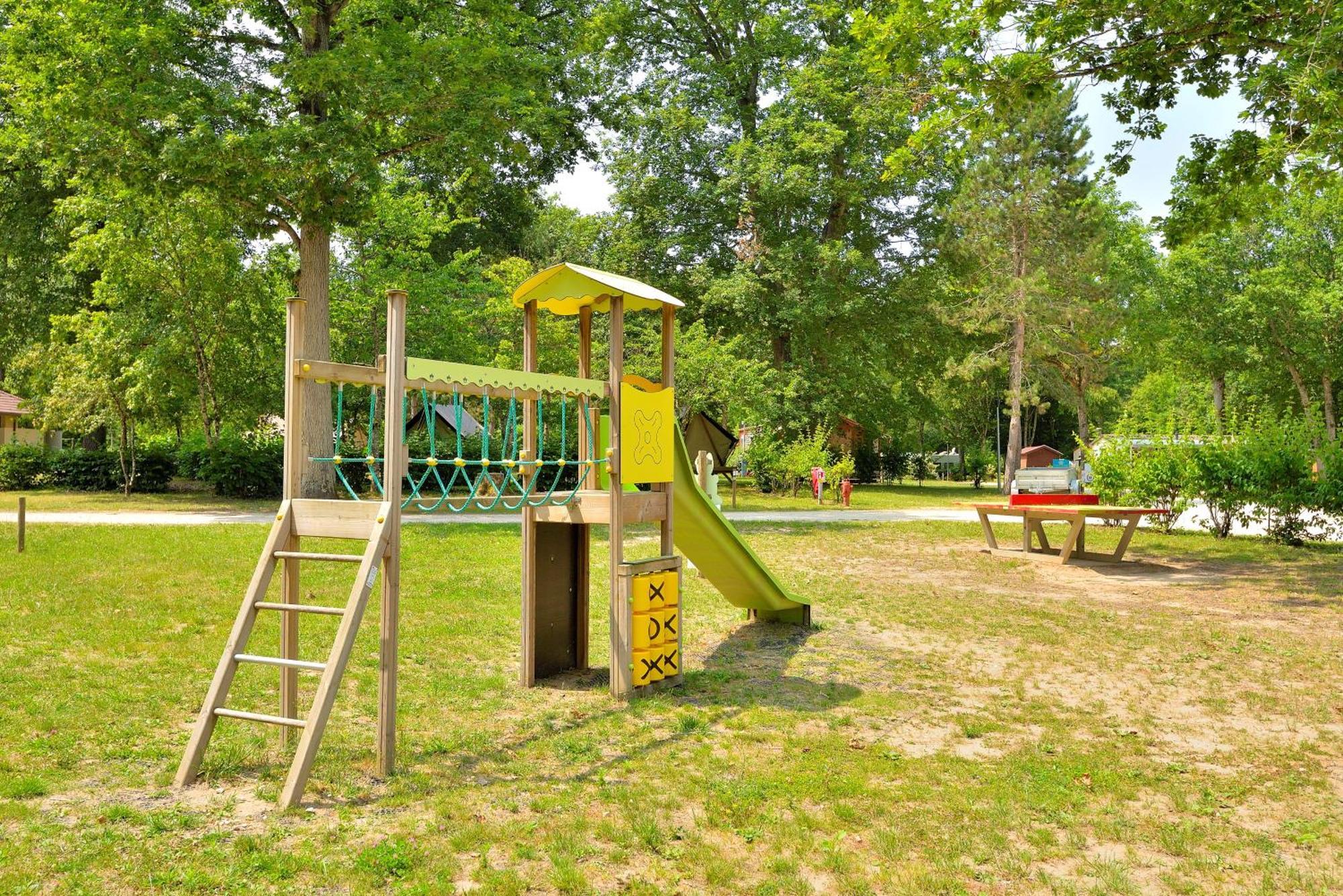 Camping Etang De La Vallee Combreux Eksteriør bilde
