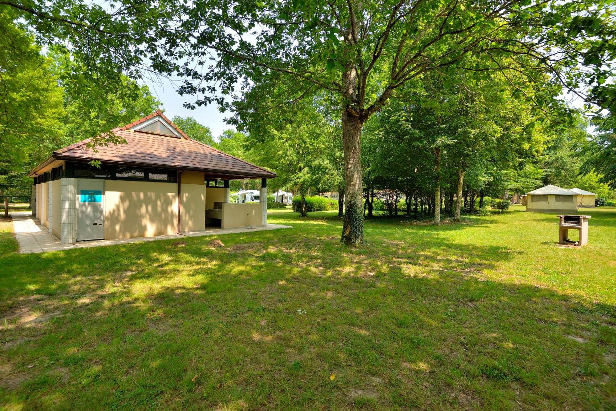 Camping Etang De La Vallee Combreux Eksteriør bilde